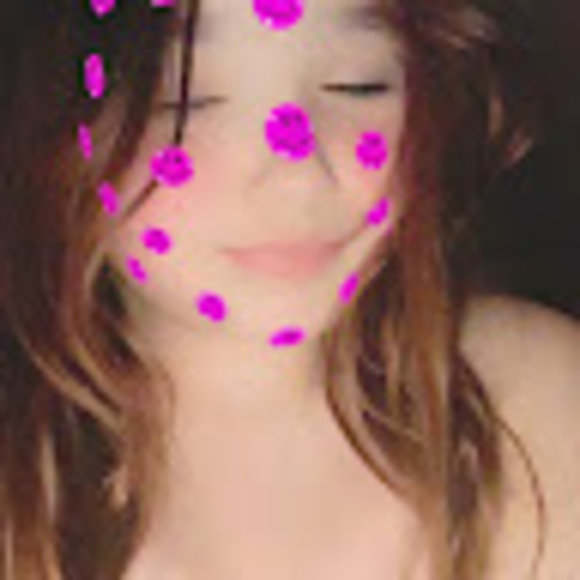 Profile Picture of Kylee Halverson (@kyleehalverson) on Poshmark