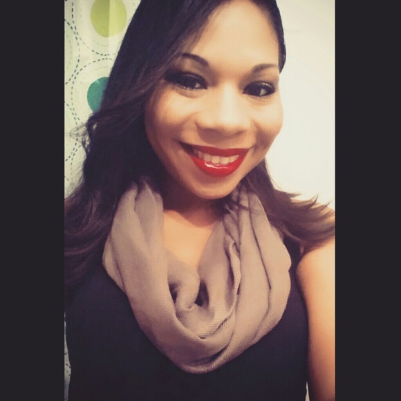 Profile Picture of Alexa Rice (@lexanoelle89) on Poshmark