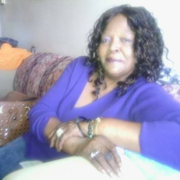 Profile Picture of Roberta Hayes (@bug59) on Poshmark