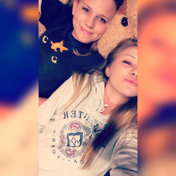 Profile Picture of Elizabeth Emory (@libiff) on Poshmark