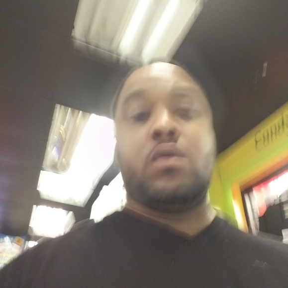 Profile Picture of Juneo Cosby (@juneocosby) on Poshmark