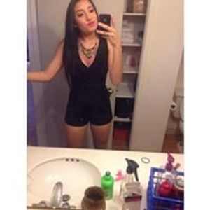 Profile Picture of Alondra Manzo (@al.manzo) on Myspace