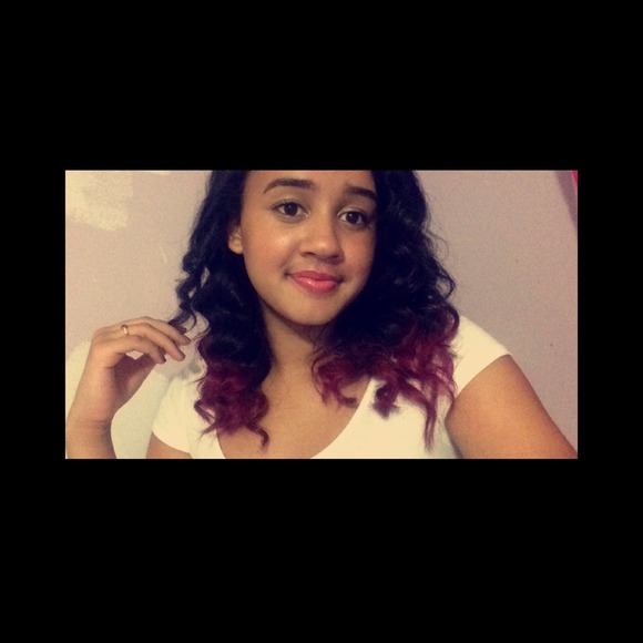 Profile Picture of Denisse Jimenez (@denisse516) on Poshmark