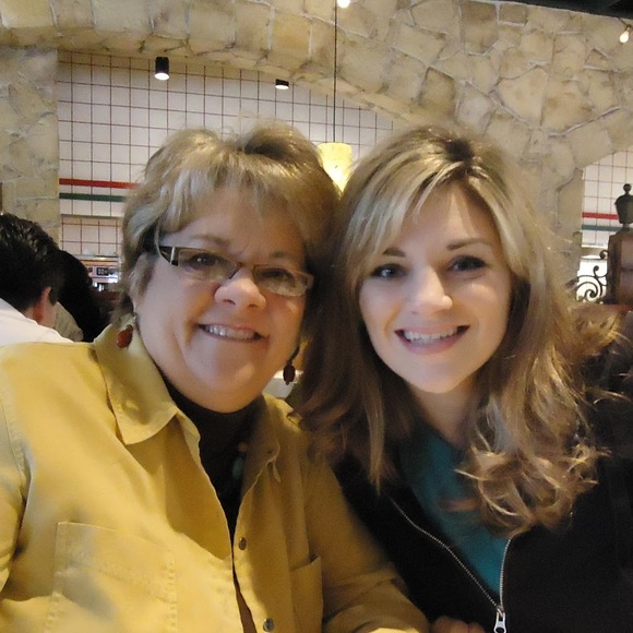 Profile Picture of Vickie Dannhaus (@vdannhaus) on Poshmark