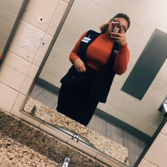 Profile Picture of Tonyalee Lugo (@tonlug) on Poshmark