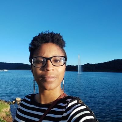 Profile Picture of Stephanie Renee  👩🏾‍🔬 (@OsmosisReads) on Twitter