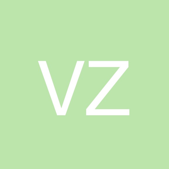 Profile Picture of Varina Zinno (@varivoo) on Poshmark