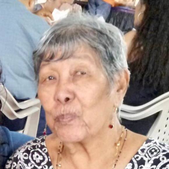 Profile Picture of Evelyn Pangelinan (@bevpangee01) on Poshmark