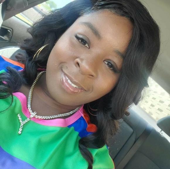 Profile Picture of Ytakkia Bacy (@sobacy) on Poshmark
