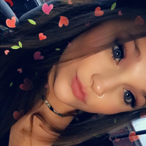 Profile Picture of Sasha Moore (@mooresasha433) on Poshmark