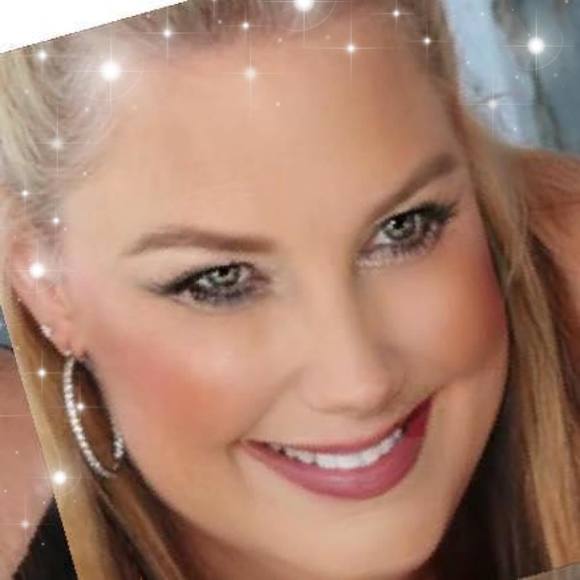 Profile Picture of Catherine Pavlock (@mpavlock) on Poshmark