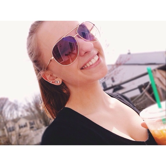 Profile Picture of Alex Hopper (@alexhopperr) on Poshmark