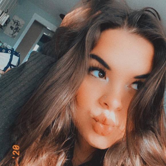 Profile Picture of Leah Tyree (@leahtyree) on Poshmark