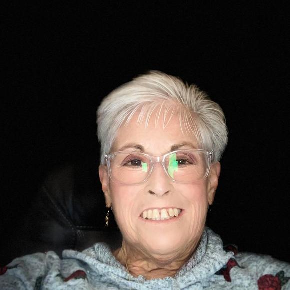 Profile Picture of Carmen Moles (@clm2449) on Poshmark