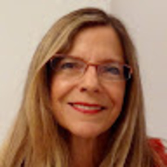 Profile Picture of Claudia Dengler (@claudiadengler) on Poshmark