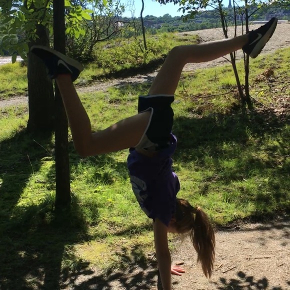 Profile Picture of Ansley Simonik (@ansley109) on Poshmark