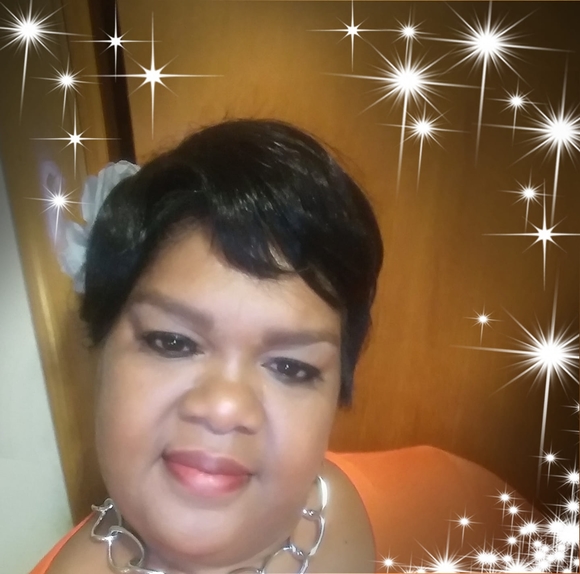 Profile Picture of Rosalind Jones (@rosalind9186) on Poshmark