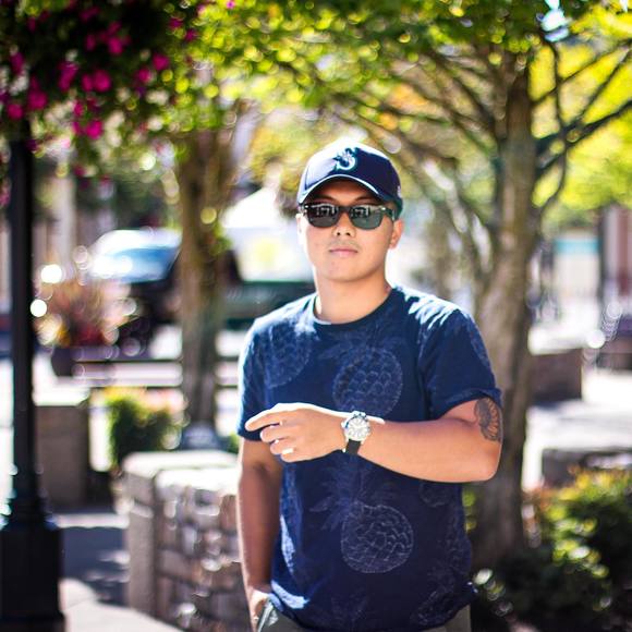 Profile Picture of Billy Chow (@billie1111chow) on Poshmark