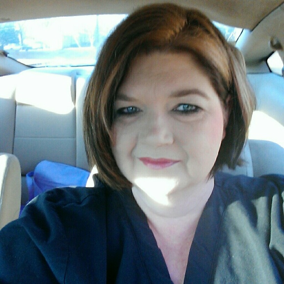 Profile Picture of Sherry Thornton (@sherrythorn12) on Poshmark