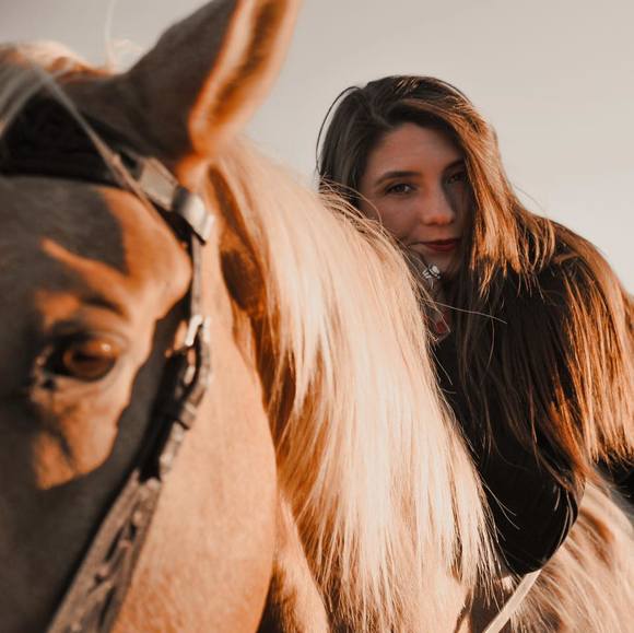 Profile Picture of Erin Deeley (@erin_deeley) on Poshmark