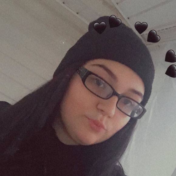 Profile Picture of Jade Adams (@jade_3300) on Poshmark