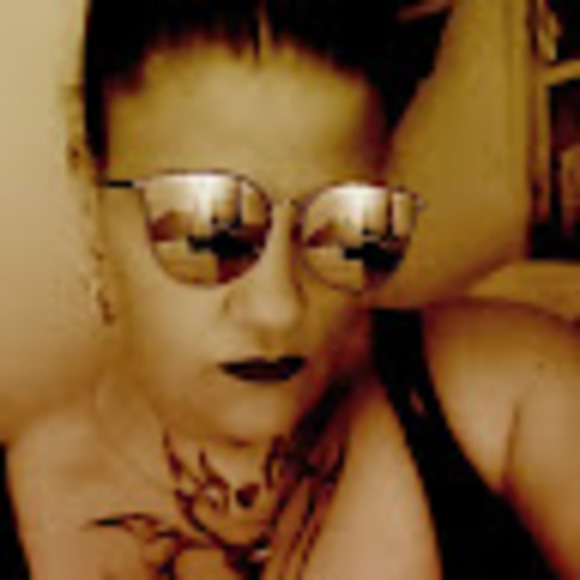 Profile Picture of Casey Corter (@lostangeleyez) on Poshmark