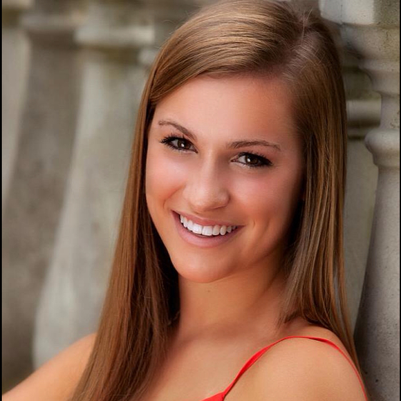 Profile Picture of Alyssa Robeson (@alyssajane47) on Poshmark