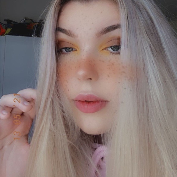 Profile Picture of Ariel Sutherland (@ariel_sut021) on Poshmark