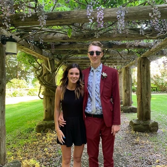 Profile Picture of Loch Willis (@lochw2001) on Poshmark