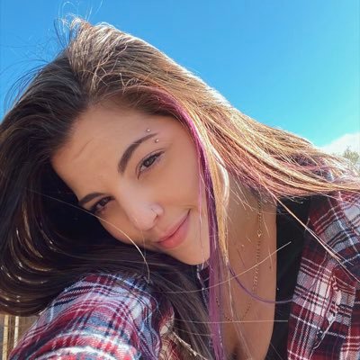 Profile Picture of Brooklyn Anderson (@bklynmarie99) on Twitter