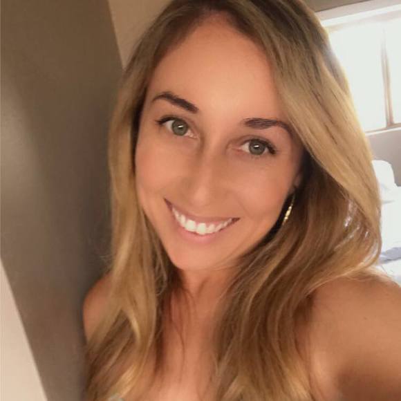 Profile Picture of Christina Arechigo (@carechigo) on Poshmark