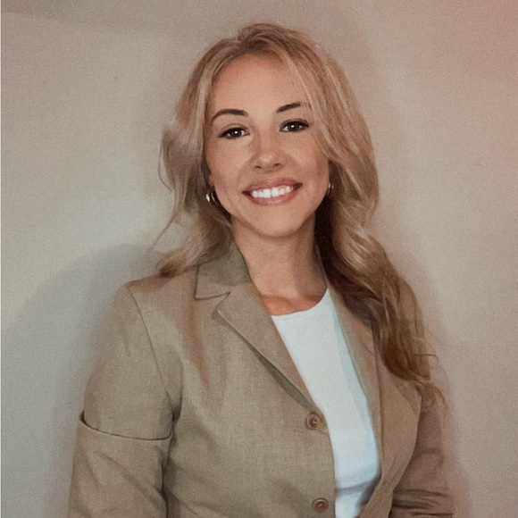 Profile Picture of Tori Cook (@tshiflets) on Poshmark