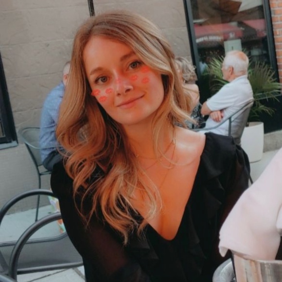 Profile Picture of Arielle Parcels-roy (@arielleparce430) on Poshmark