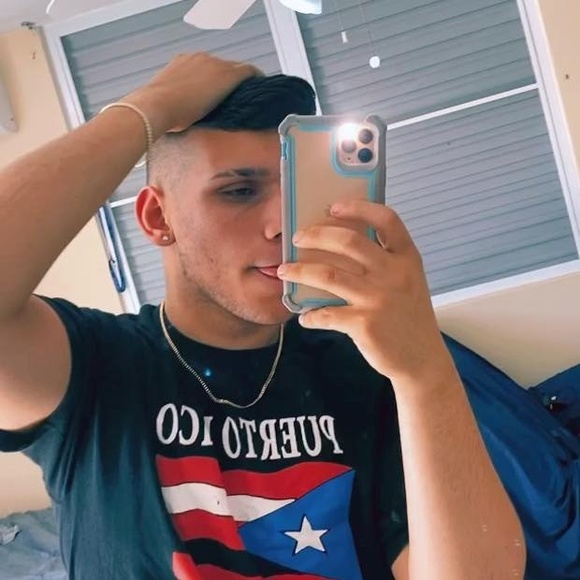 Gabriel Pagani - Poshmark Profile Picture of Gabriel Pagani (@paganiii76) on Poshmark