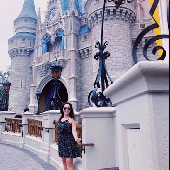 Profile Picture of Lori Intile (@lintile) on Poshmark
