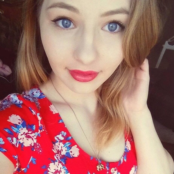 Profile Picture of Sarah Ryan (@sarahdiaz920) on Poshmark