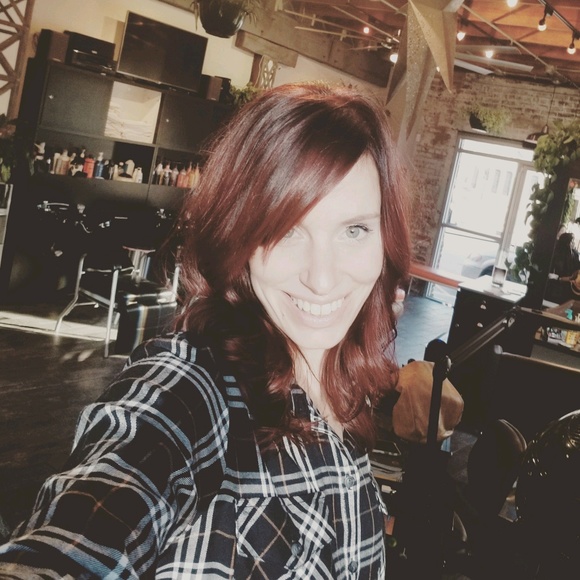 Christina Dieckmeyer - Poshmark Profile Picture of Christina Dieckmeyer (@cdieckmeyer) on Poshmark