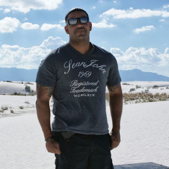 Profile Picture of Joey Rivera (@joeygrivera) on Poshmark