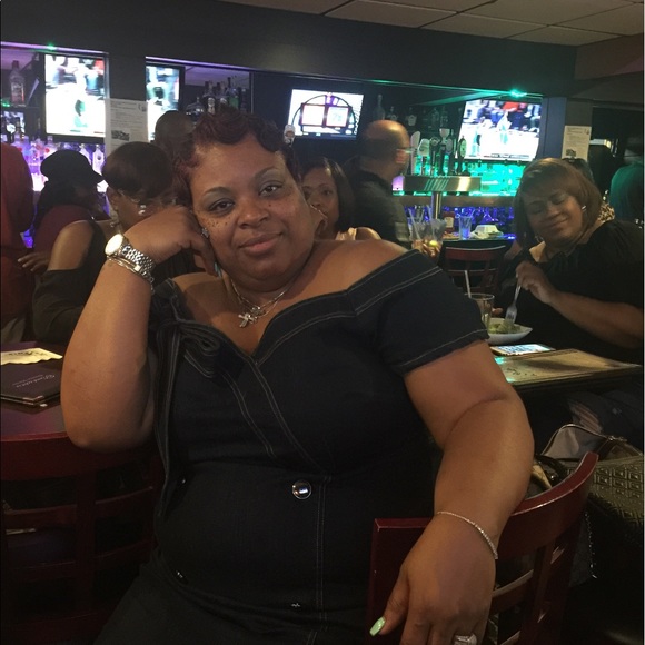 Profile Picture of Dawn Thompson (@dawn6247) on Poshmark
