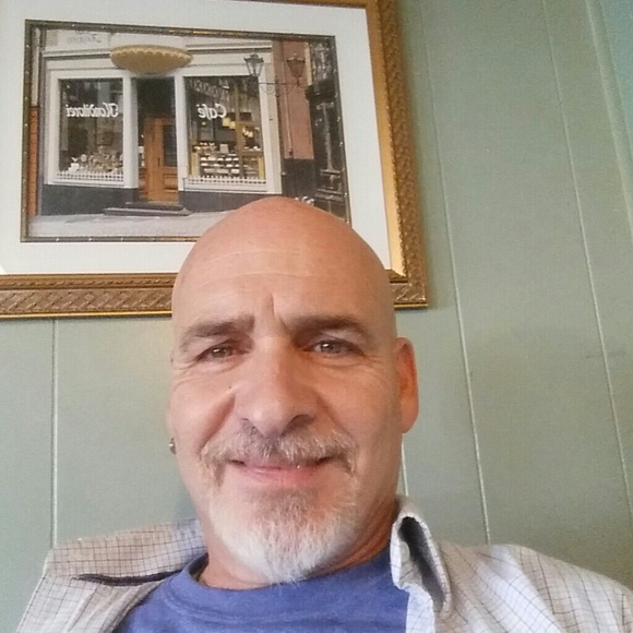 Profile Picture of Steve Beyer (@stevenbeyer) on Poshmark