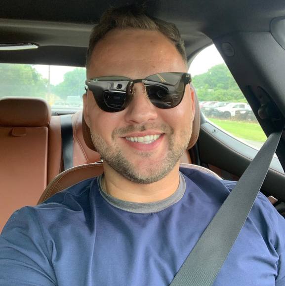 Profile Picture of Daniel Oaks (@danoaks) on Poshmark
