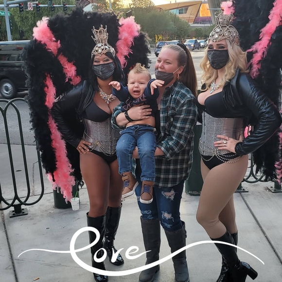 Profile Picture of Robin Borges (@robinlonquist) on Poshmark