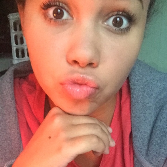 Profile Picture of Autumn Lucas (@aut_lucas) on Poshmark