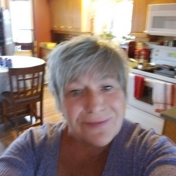 Profile Picture of Deborah Schoepfner (@dschoepfner) on Poshmark