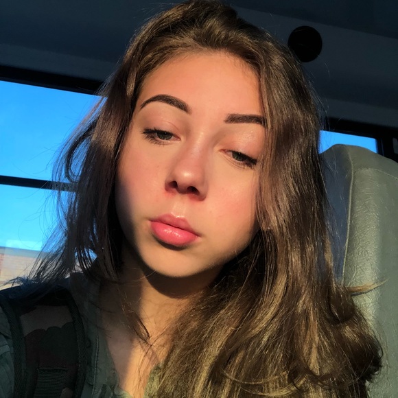Profile Picture of Haley Tucker (@haleydonf) on Poshmark