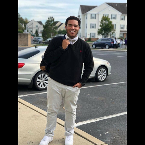 Profile Picture of Ajáe Thompson (@ajaethompson1) on Poshmark