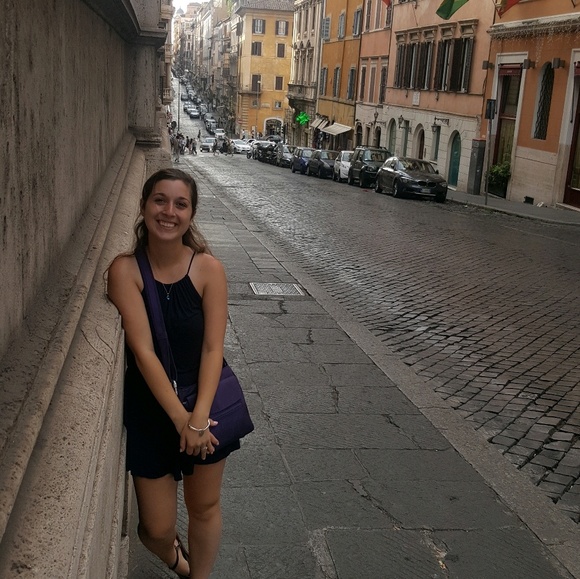 Profile Picture of Ellen Feetterers (@elfeet10) on Poshmark