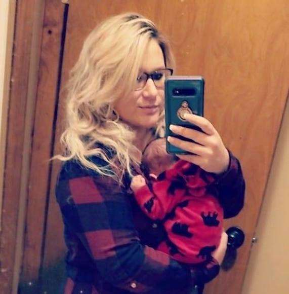 Profile Picture of Danielle Burdick (@danielleburdick) on Poshmark