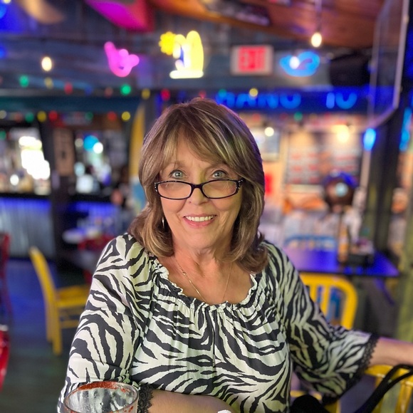 Profile Picture of Janet Davis (@janetdavis501) on Poshmark