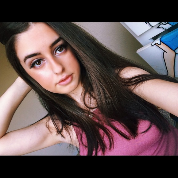 Profile Picture of Kelsi Ranieri (@kelcjpgg) on Poshmark